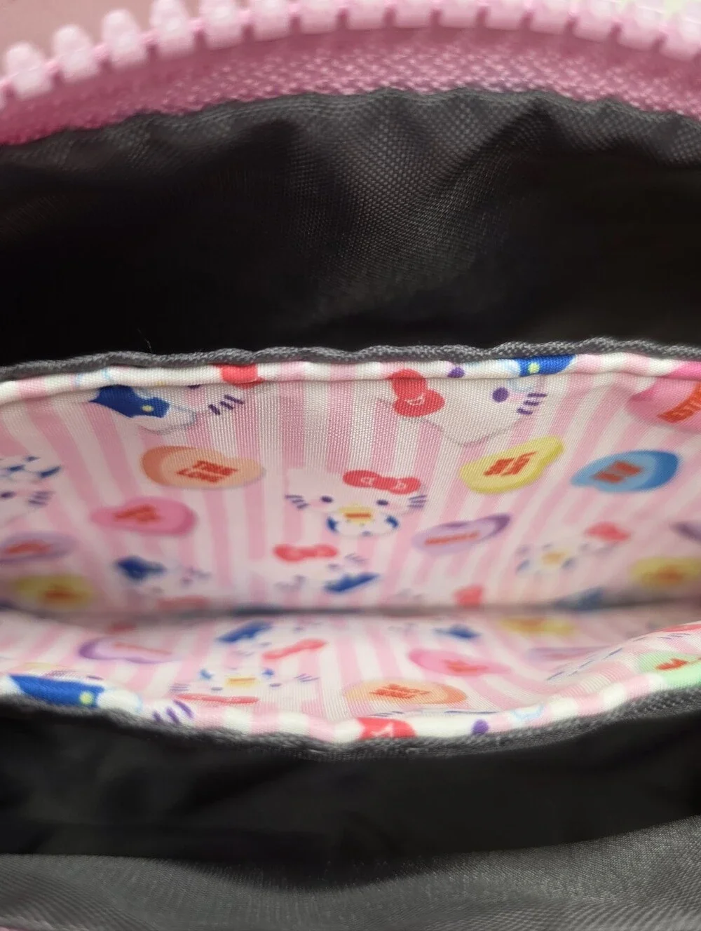 Hello Kitty Sanrio × Sweethearts Bioworld Limited Edition Candy Heart Makeup Bag